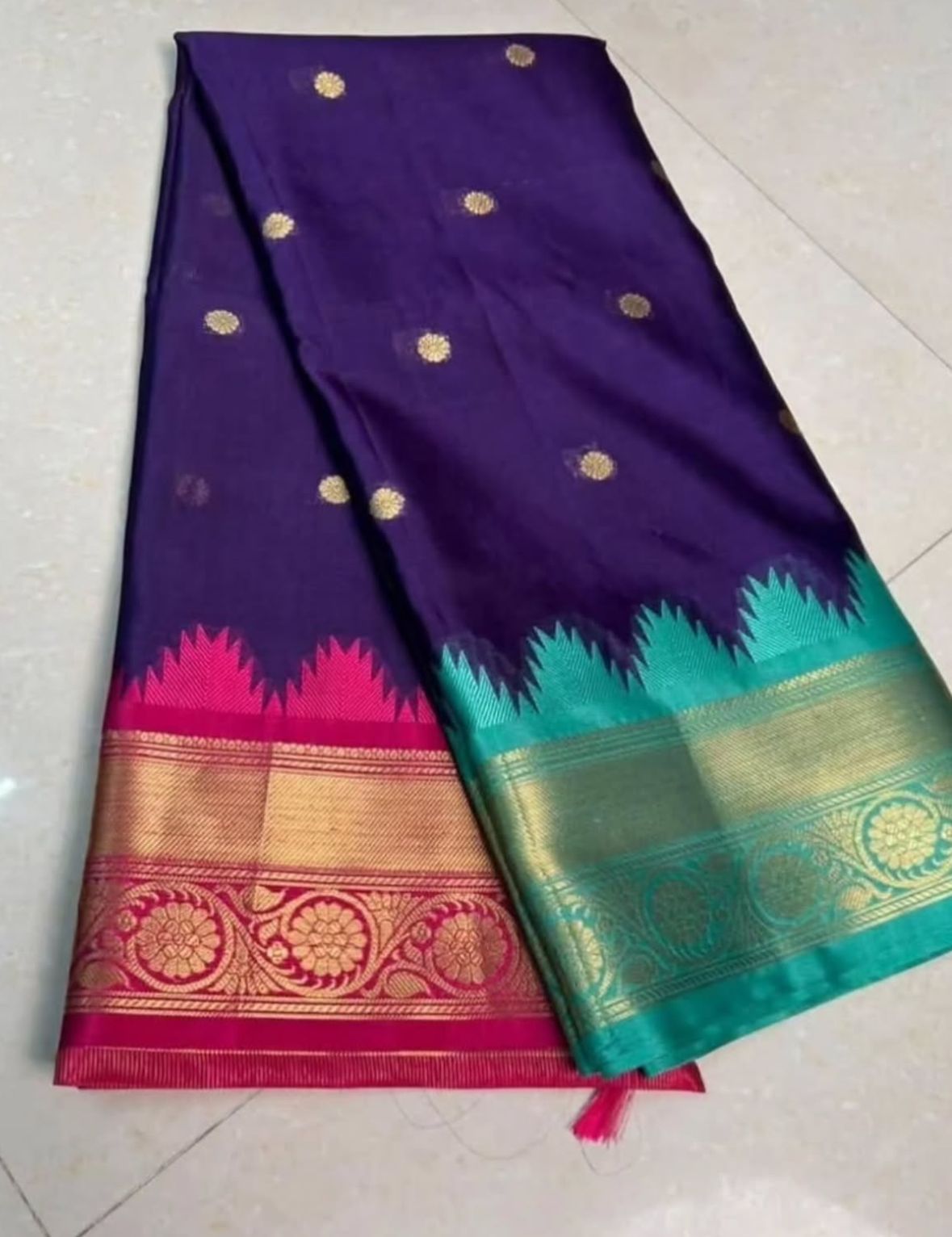 Royal Navy Dual Border Zari Booti Soft Silk Saree